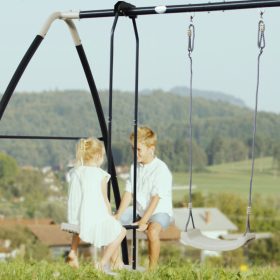 AXI-Garden-Swings-with-a-Metal-Frame-for-Children-2