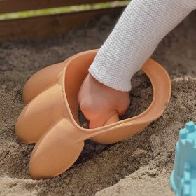 WOOPIE-GREEN-Claw-Sand-Scoop-BIODEGRADABLE-ORGANIC-MATERIAL-1
