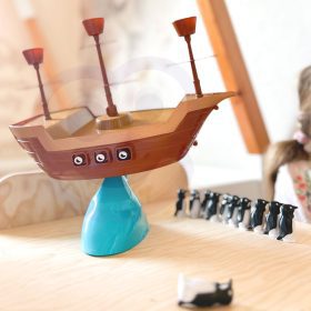 WOOPIE-Penguin-Pirate-Ship-Arcade-Game-1