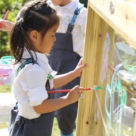 CLASSIC-WORLD-EDU-Set-Double-Sided-Painting-Board-Easel-with-Water-Pump-3