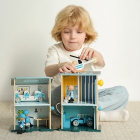 CLASSIC-WORLD-Police-Station-Wooden-Car-Helicopter-Figures-12pcs-1
