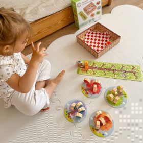 WOOPIE-GREEN-Squirrel-in-the-Orchard-Family-Board-Game-FSC-3