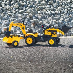 FALK-Komatsu-Pedal-Tractor-with-Excavator-Bucket-and-Trailer-2-5-years-1
